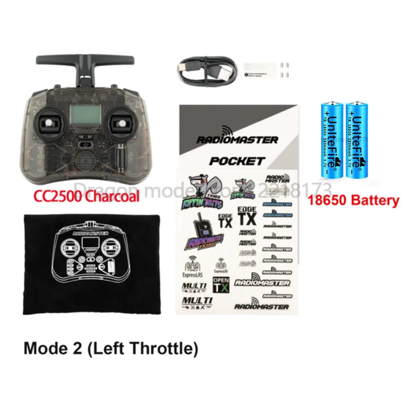 Radiomaster Pocket 2.4G Hall Gimbal ELRS/CC2500 émetteur transparent charbon avec accessoires et batteries.