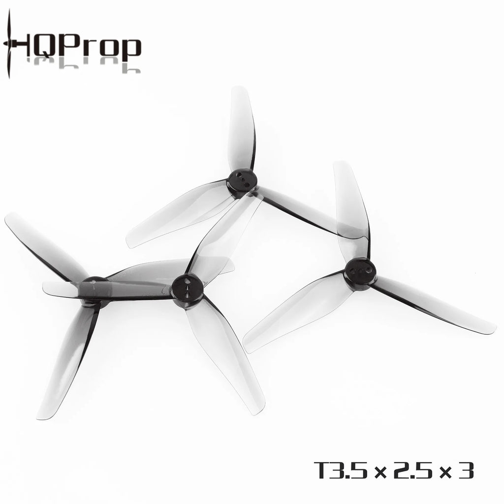 Quatre hélices HQProp T3.5X2.5X3 transparentes fumées à 3 pales pour drone FPV.