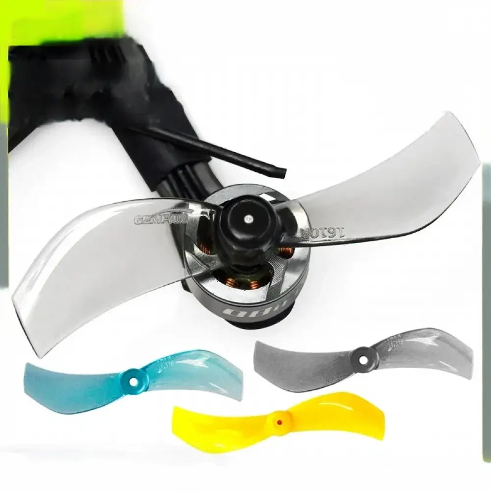 Hélice Gemfan 1610 transparente de 40mm à 2 pales sur moteur, avec options bleu clair, gris et jaune.