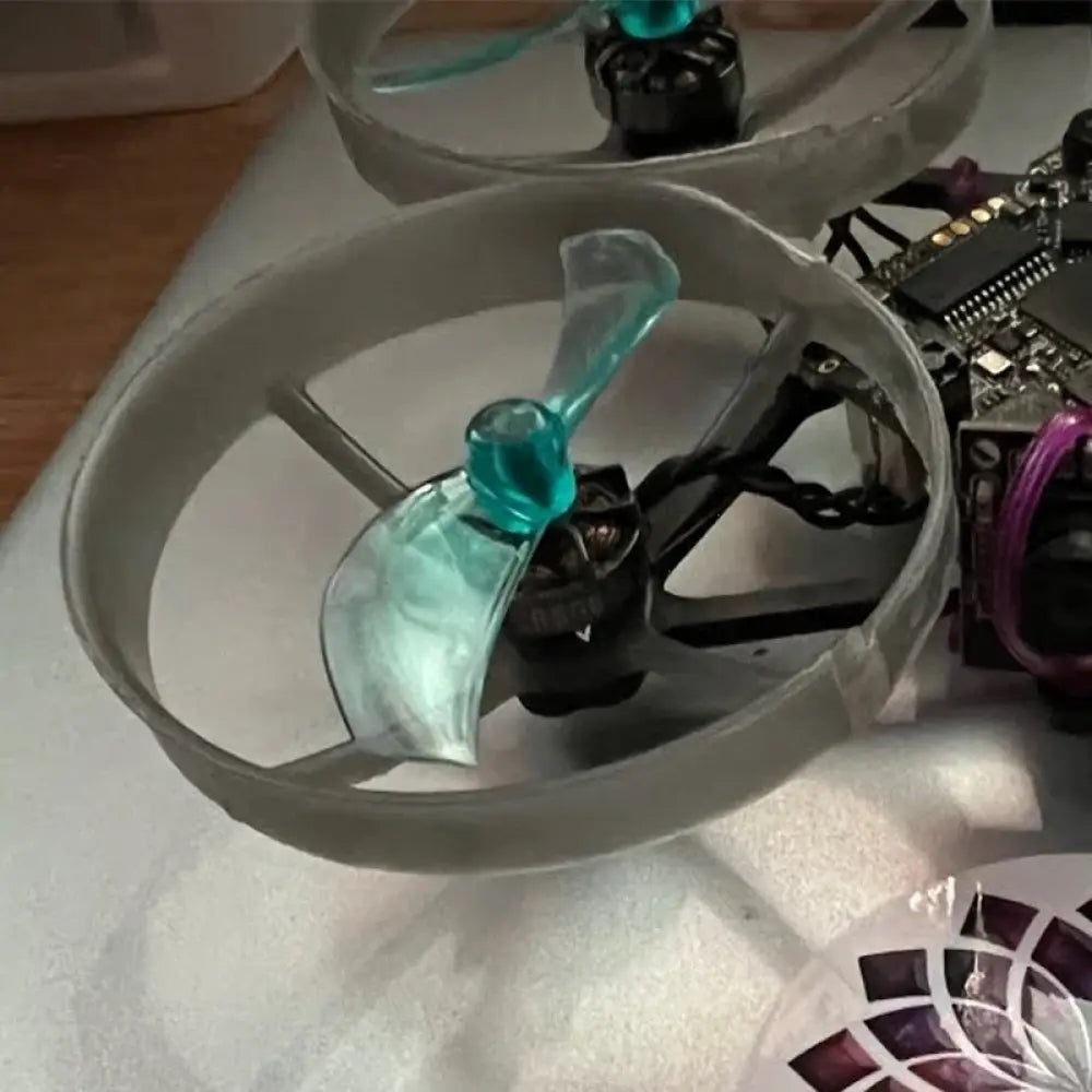 Hélice Gemfan 1610-2 transparente bleu clair de 40mm à 2 pales pour drone FPV.